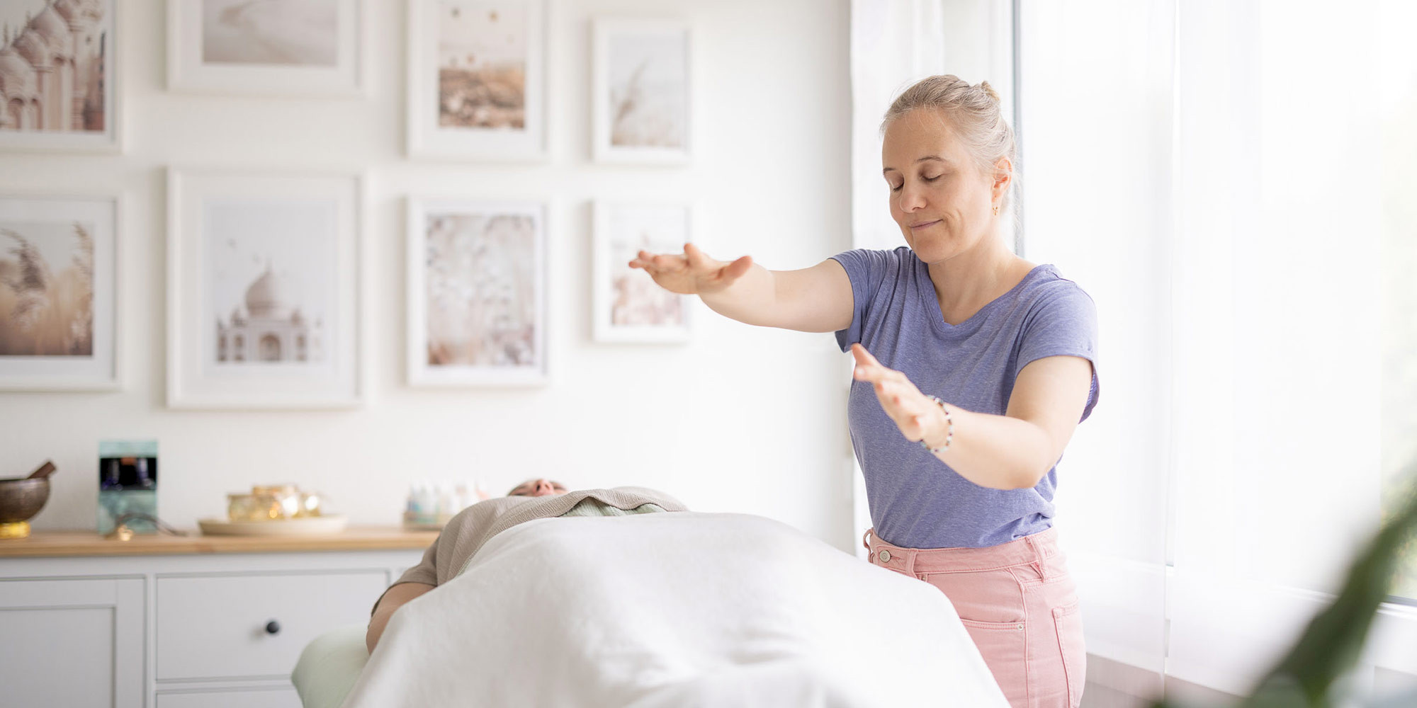 Ganzheitliche Energiebehandlung bei Melanie Bütikofer von Lichtkraft in der Gesundheitspraxis Balance in Cham